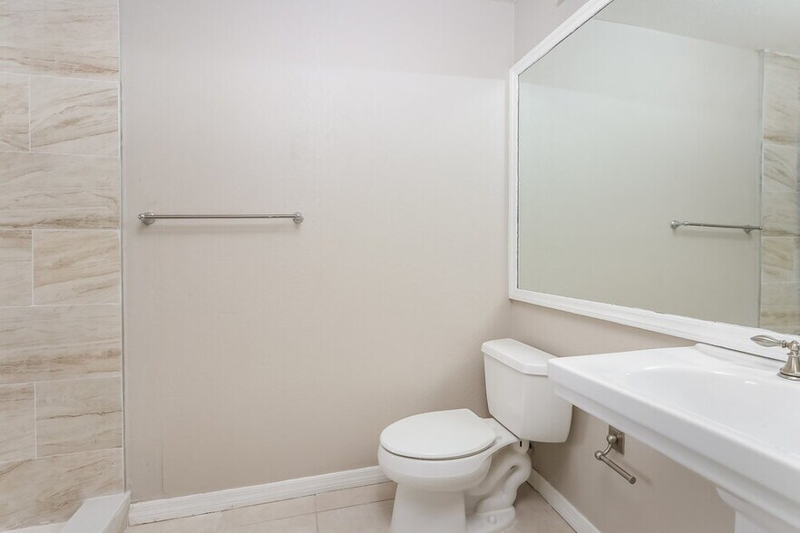 Building Photo - 12463 Sawgrass Ct