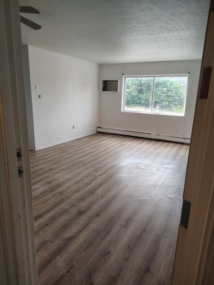 Building Photo - 3265 W 143rd St