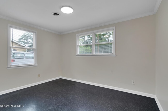 Building Photo - 531 Williams St