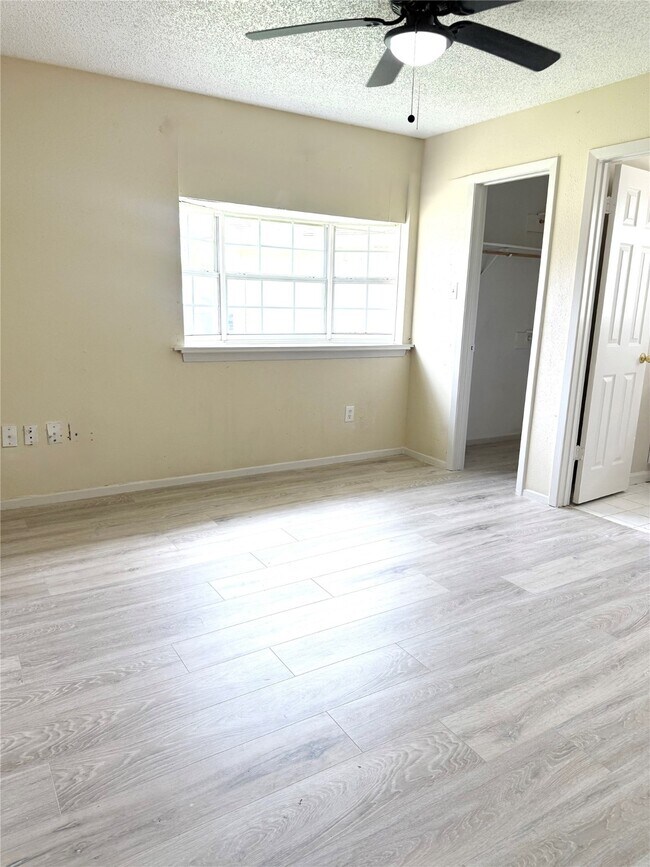 Building Photo - 16731 Sierra Grande Dr