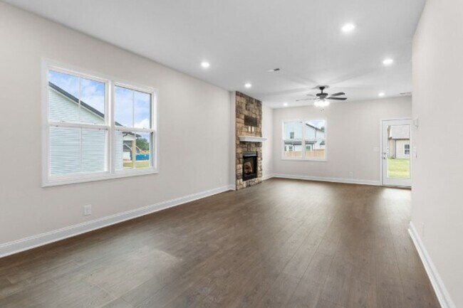 Building Photo - Beautiful Single Family Home