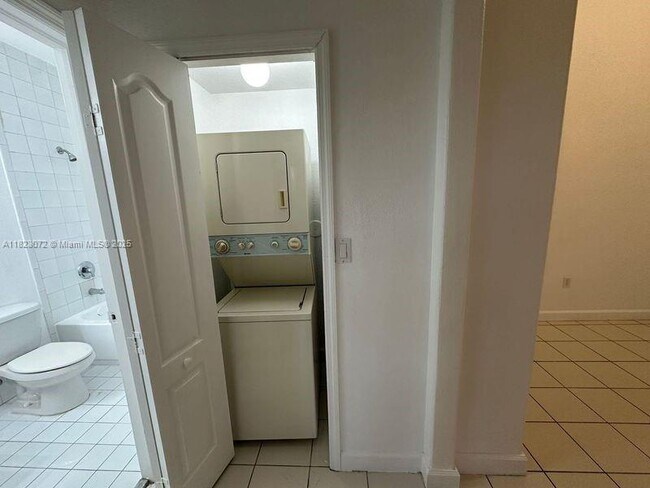 Building Photo - 1661 SE 29th Ct