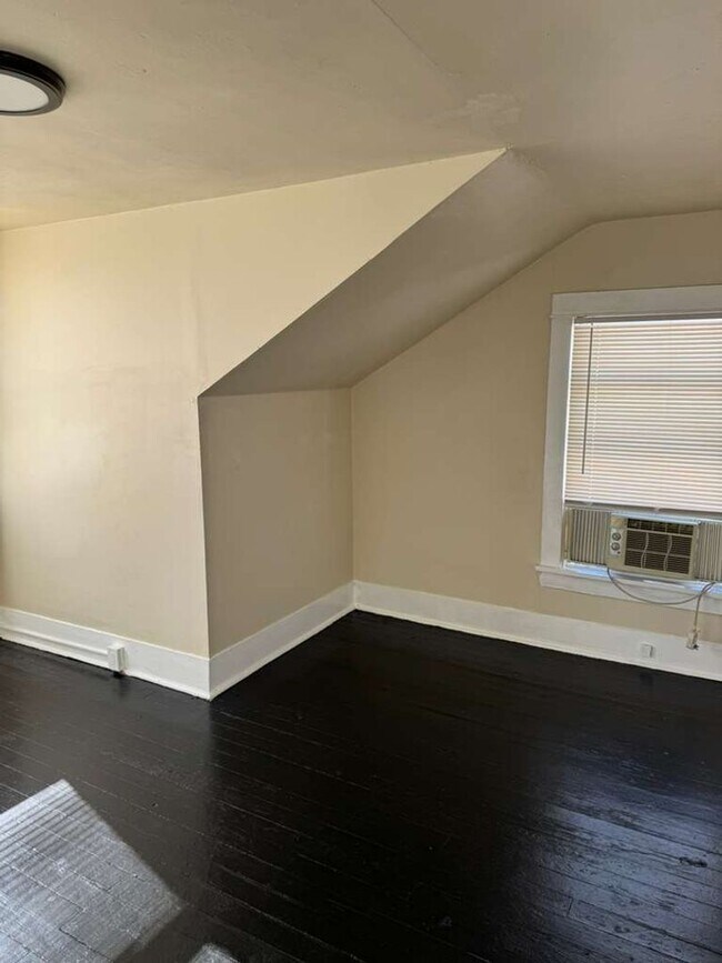 Building Photo - Spacious 2 Bedroom Home for Rent – Updated & Move-In Ready!