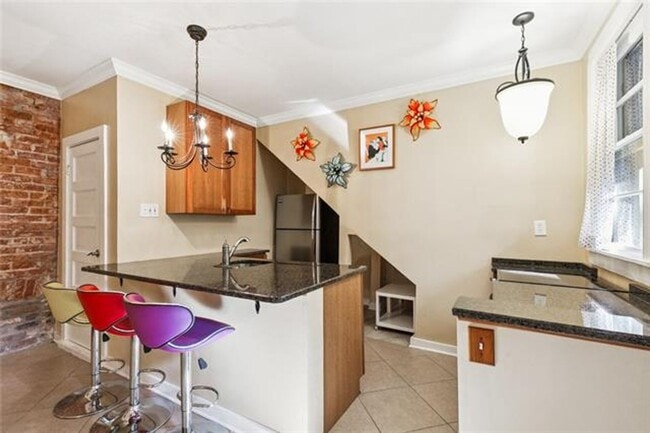 Building Photo - 931 Royal St