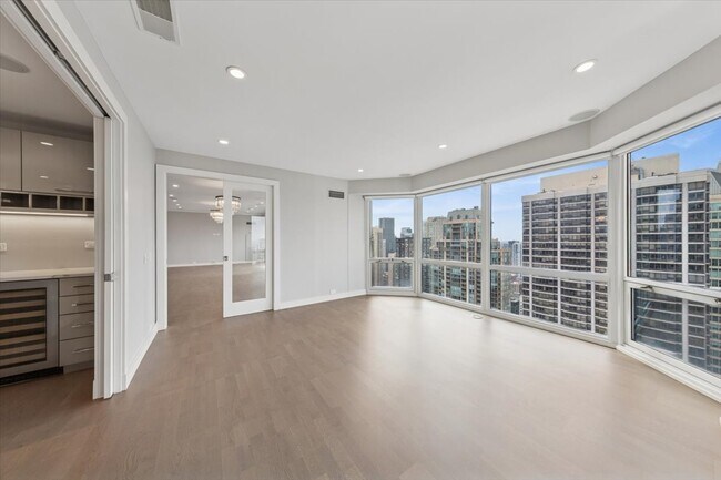 Building Photo - 100 E Huron St