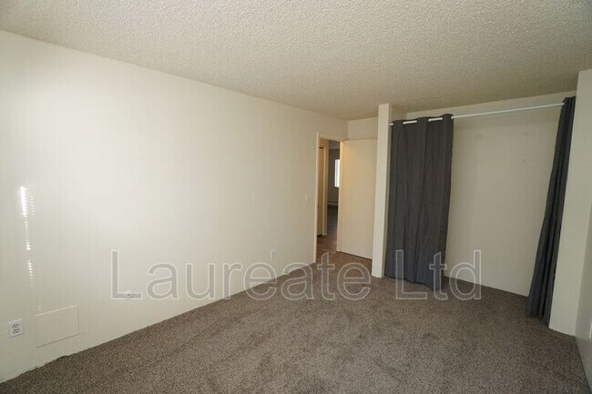 Building Photo - 2225 S Jasmine St