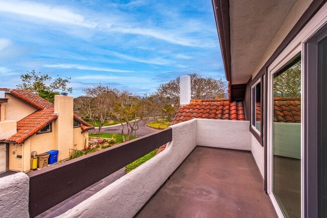 Building Photo - Condo for rent in Santa Barbara Near UCSB
