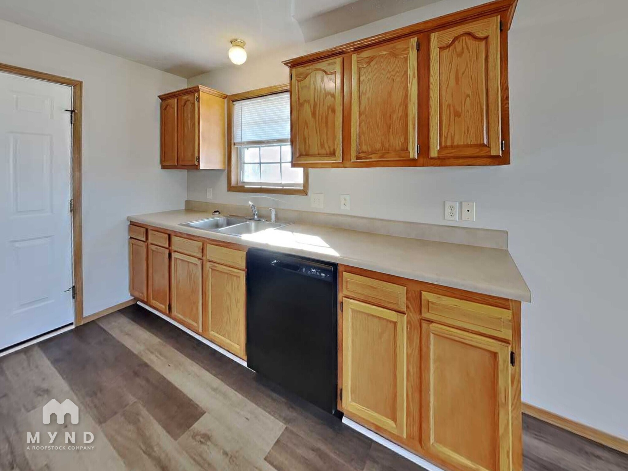 Building Photo - 539 N Century Ave