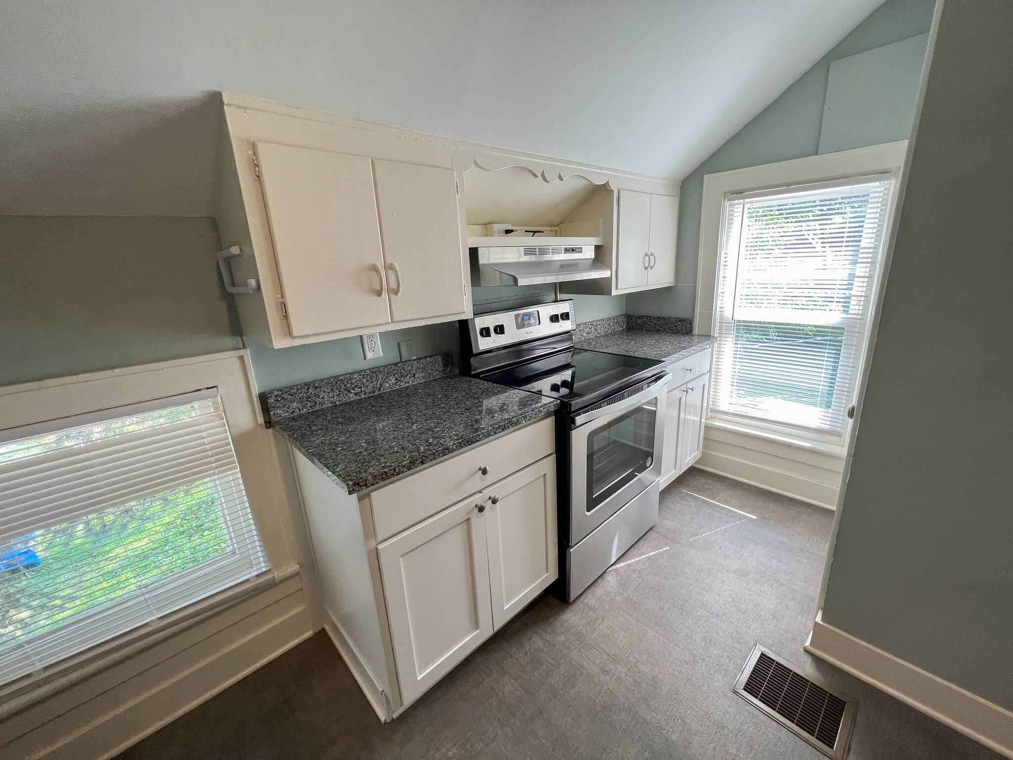 Building Photo - 710 Morris Ave SE