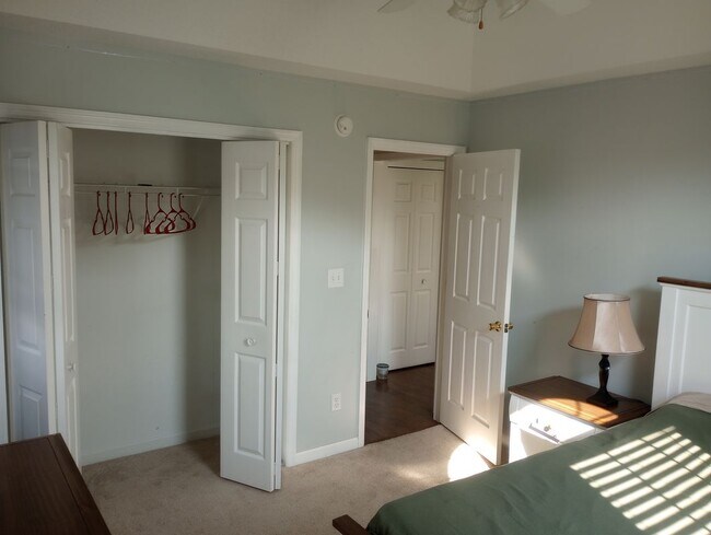 Building Photo - 518 Ridgecliff Ct