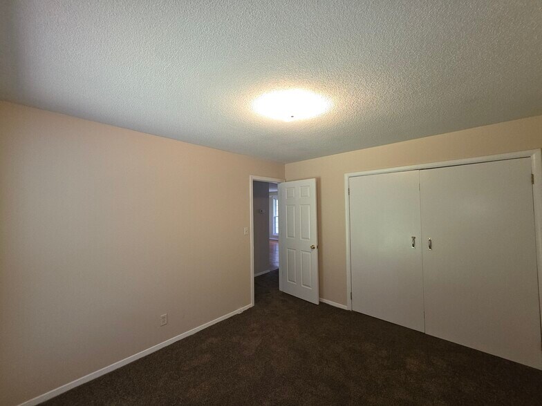 Building Photo - 3113 Erskine Dr