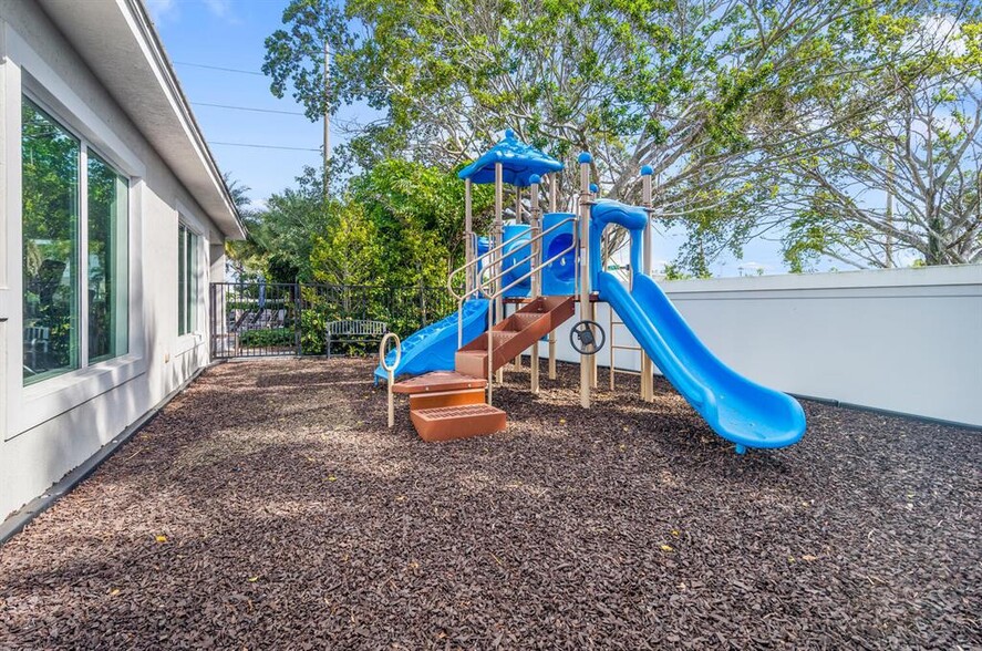 Building Photo - 525 Spoonbill Ter
