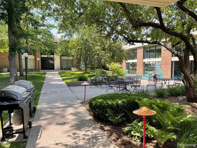 Building Photo - 18453 University Park Dr