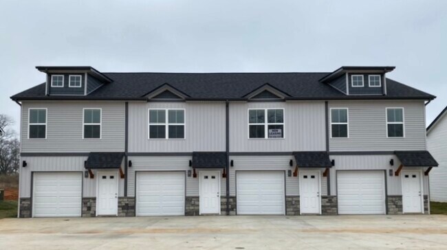 Building Photo - 119 W Rossview Rd