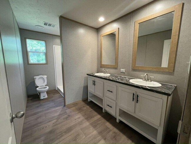 Building Photo - 11 Coach House Ct