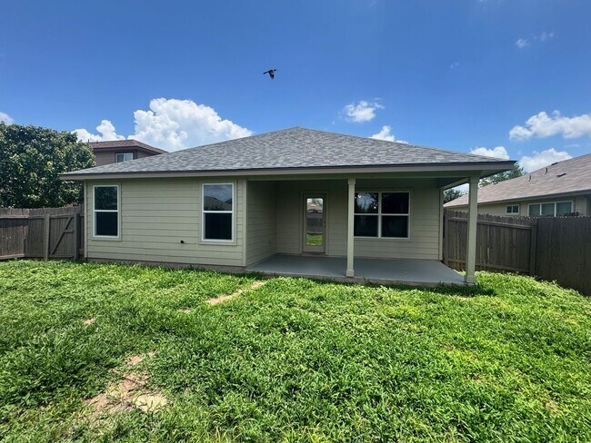 Building Photo - Ready for MOVE-IN - Very Nice- 1 Story 3 B...