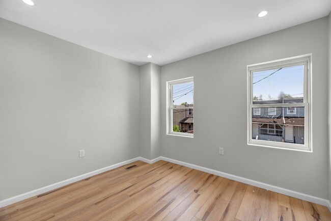 Building Photo - 146 N Ellwood Ave