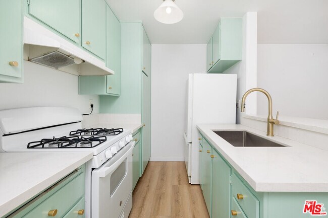 Primary Photo - 114 S Gramercy Pl