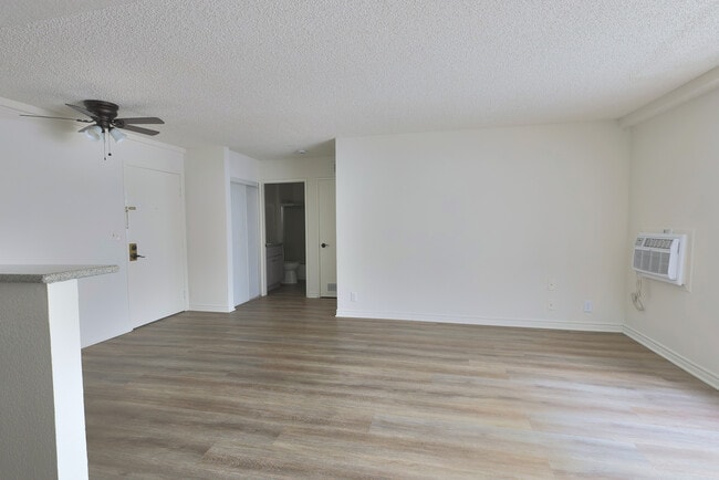 Building Photo - 2928 Leeward Ave