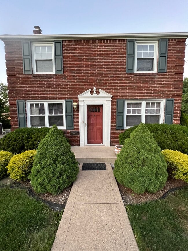 Building Photo - 8120 Remington Dr