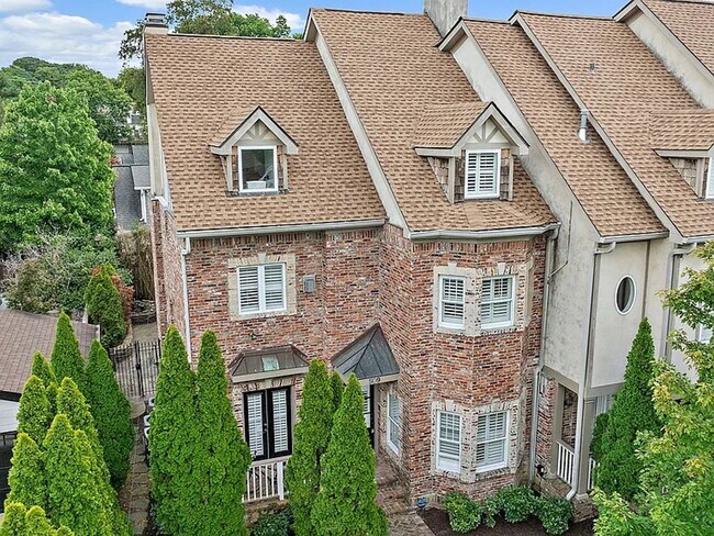 Building Photo - Perfect Brownstone in Sylvan Park near Wes...