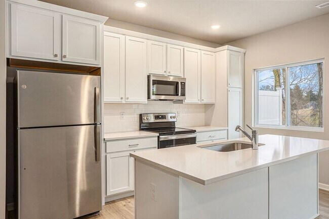 Building Photo - 3517 E Sedge Wren Dr