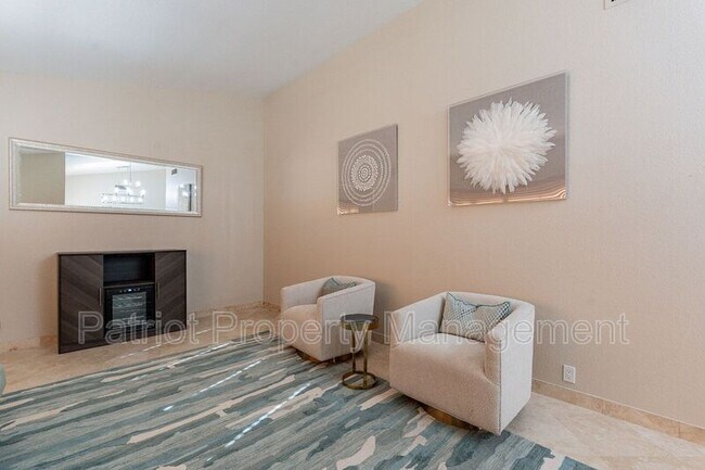 Building Photo - 9910 E Sutton Dr