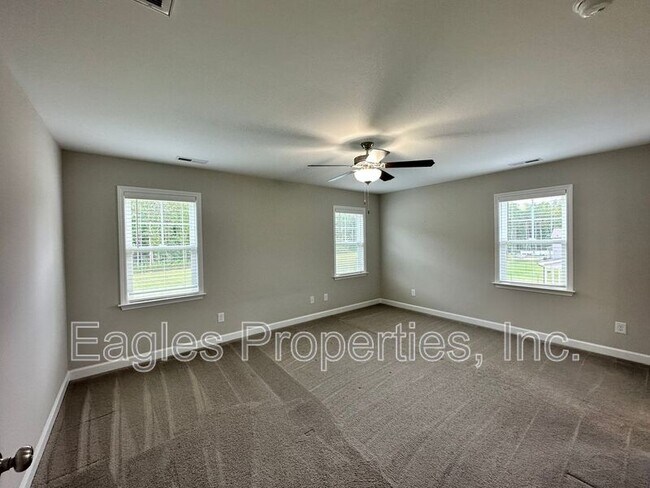 Building Photo - 451 Fallingbrook Dr