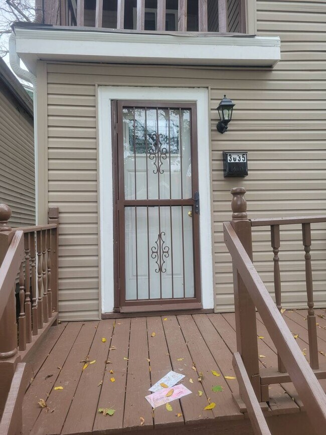 Primary Photo - 3035n10tStM