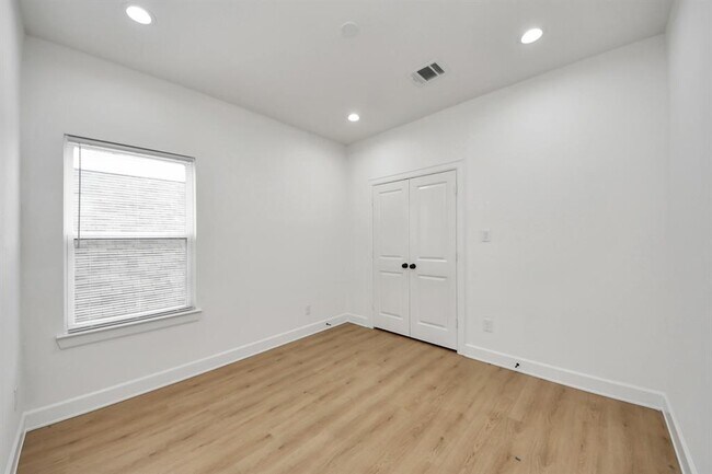 Building Photo - 8316 Corinth St
