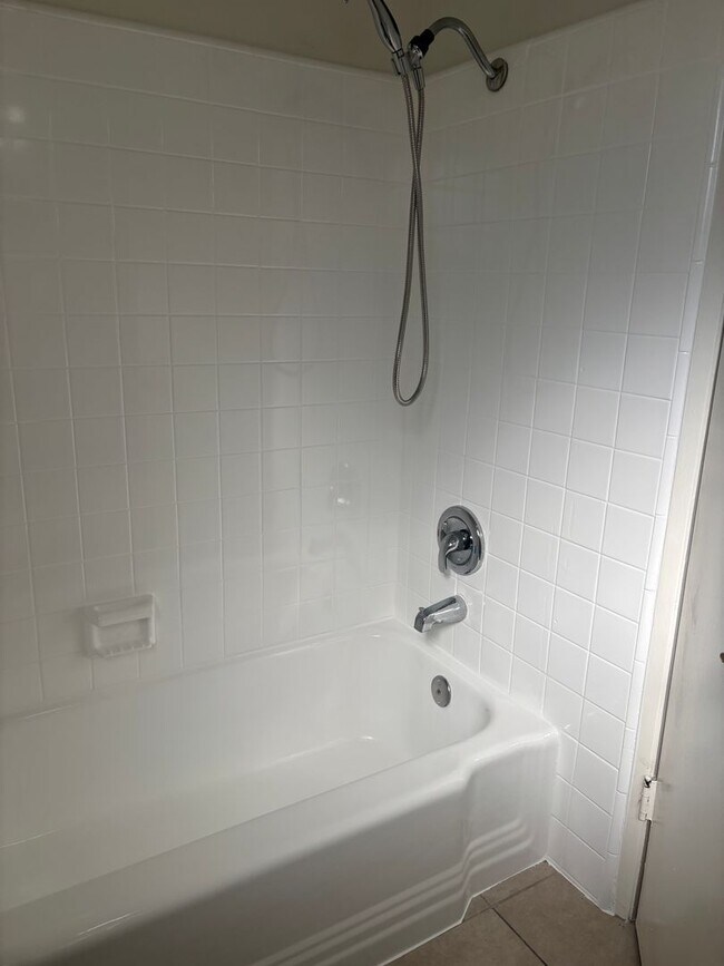 Building Photo - 220 W Spazier Ave