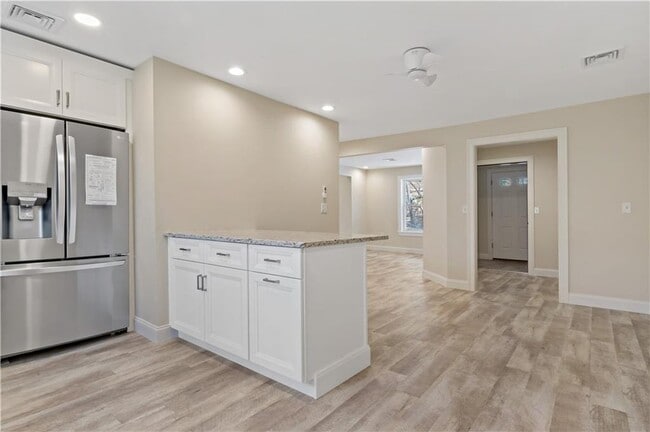 Building Photo - 595 St Paul St