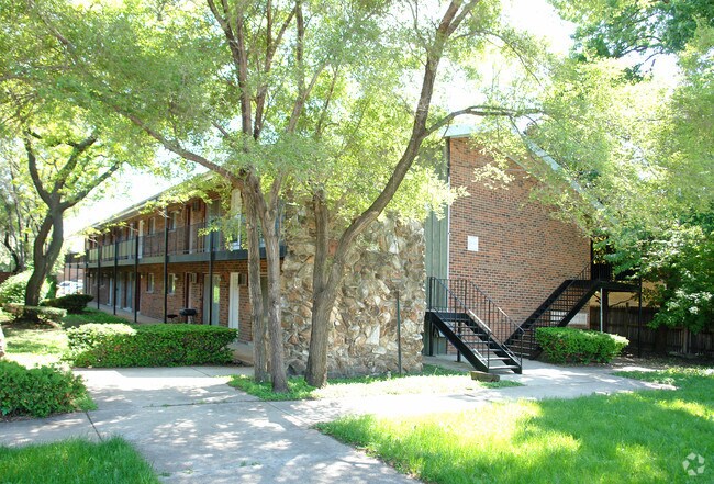 Building Photo - 10315 W Lyndale Ave