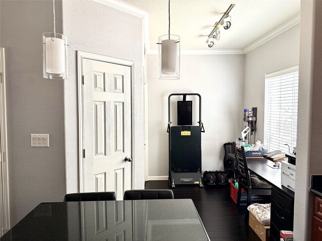 Building Photo - 9200 Westheimer Rd