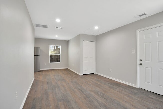 Building Photo - 6205 Lovett Ave
