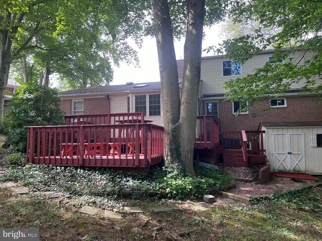 Building Photo - 6803 Dante Ct