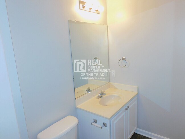 Building Photo - Beautiful 3BR/2BA Home in Southeast Greens...