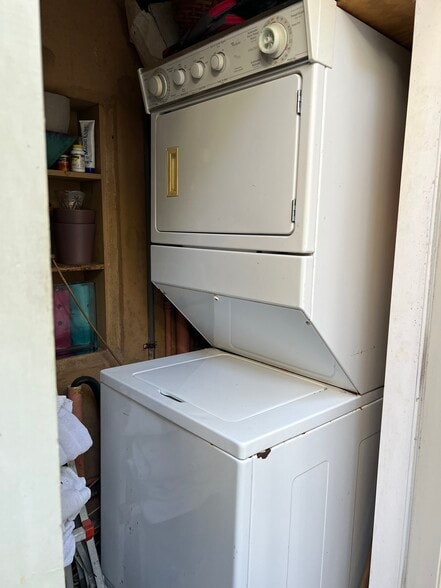 Laundry on premises - 2539 Swanson Ave