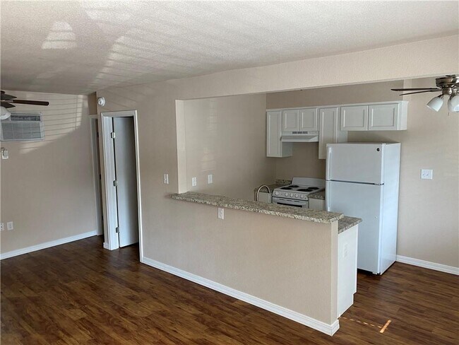 Building Photo - 1814 Waterston Ave