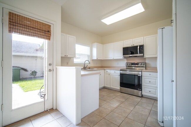 Building Photo - 3 Bed 2.5 Bath townhome in Ke Noho Kai Tow...