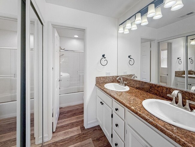Building Photo - Charming 2BR/2BA Corner Unit in Otay Ranch!