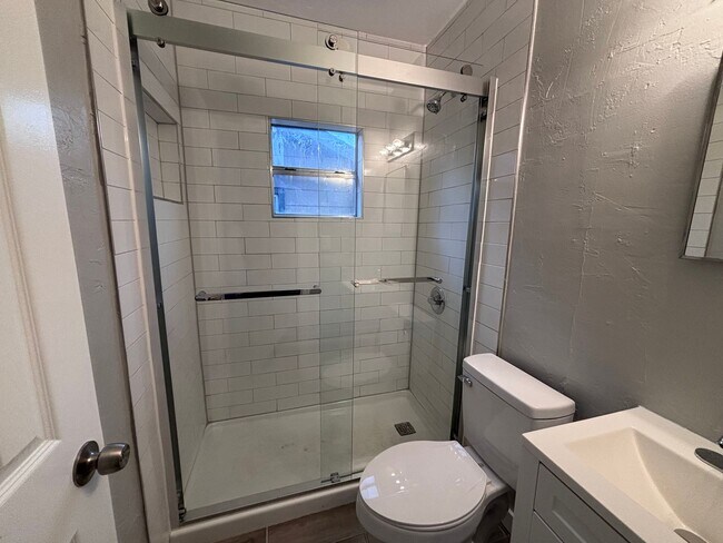 Building Photo - Remodeled 2 bedroom, 1 bathroom house with...