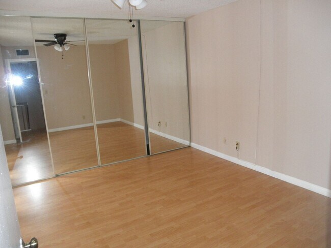 Building Photo - 571 Springdale Cir