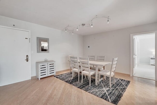 Building Photo - 3200 S Ocean Blvd
