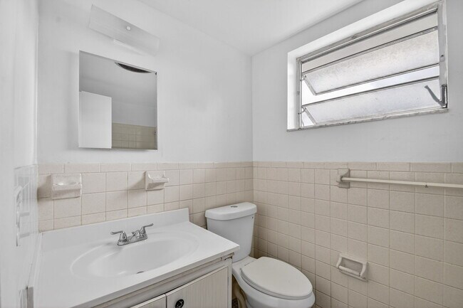 Building Photo - 1406 Barton Rd