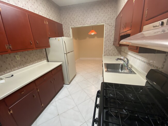 Kitchen - 1375 E 12th St