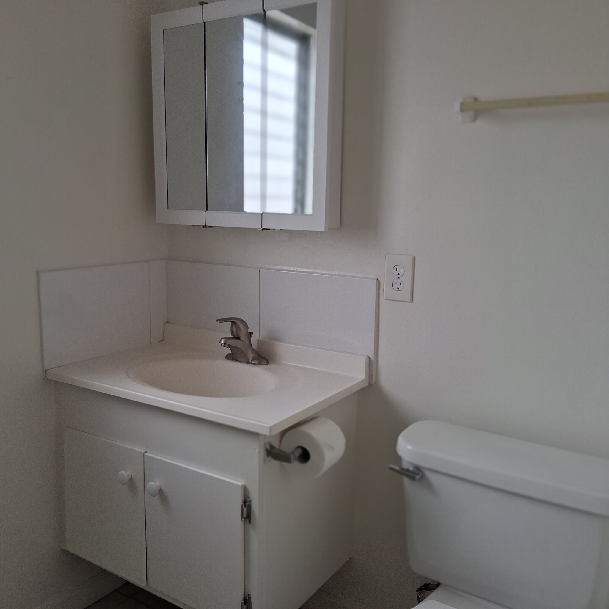 New med cabinet & light fixture - 2115 1/2 S Broden St