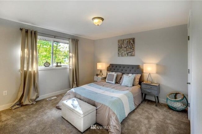 Building Photo - Edmonds Rental Home – Updated 3 Bedroom in...