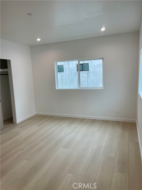 Building Photo - 611 W 41st Pl