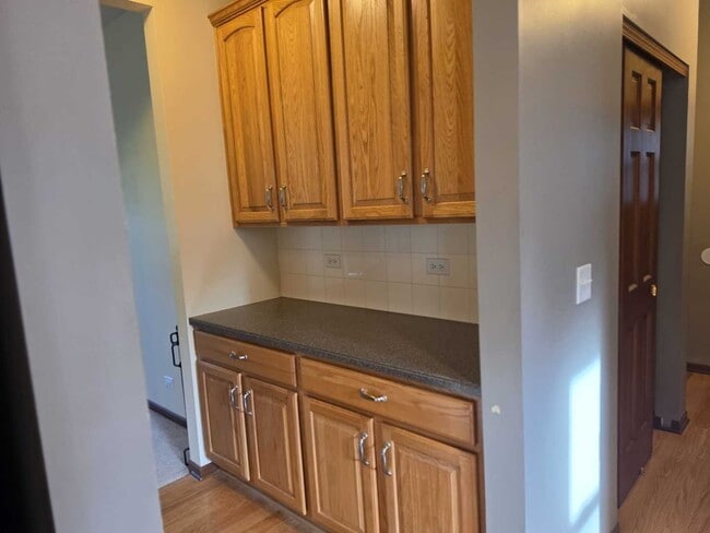 Building Photo - 2350 Fishhook Way